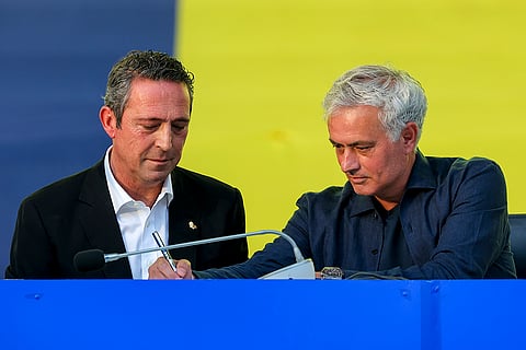 Jose Mourinho signs a contract with Fenerbahce team